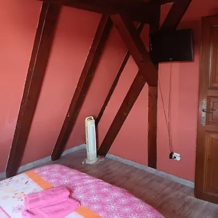 Les Papillons Apartment *